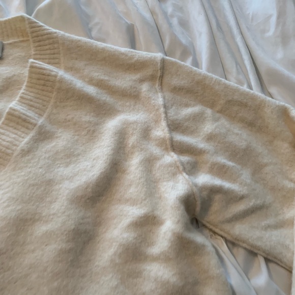 Aritzia Merian Sweater - Picture 4 of 8